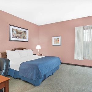 Queen Room Mobility accessible